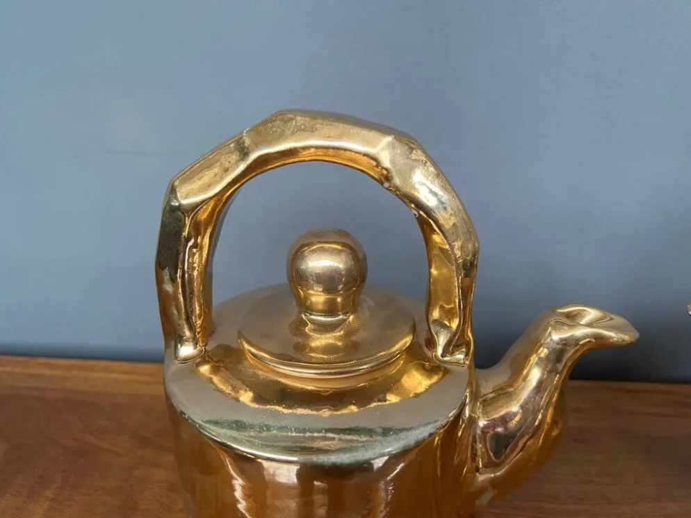 Théière en céramique dorée, modèle "Charlotte" par Kühn Keramik.
