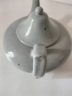Théière en céramique émaillée céladon moucheté