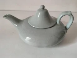 Théière en céramique émaillée céladon moucheté
