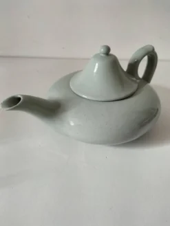 Théière en céramique émaillée céladon moucheté