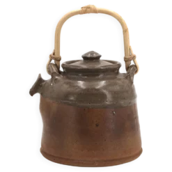 Théière en grès de Pierre Digan avec anse en bambou, La Borne années 60