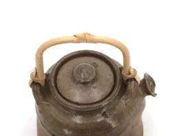 Théière en grès de Pierre Digan avec anse en bambou, La Borne années 60