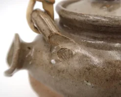 Théière en grès de Pierre Digan avec anse en bambou, La Borne années 60