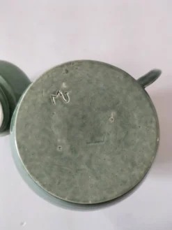 Théière en grès émaillé vert céladon – signée