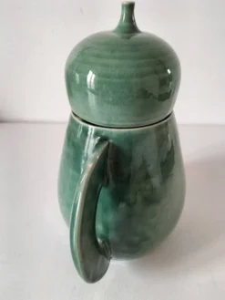 Théière en grès émaillé vert céladon – signée