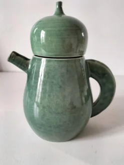 Théière en grès émaillé vert céladon – signée