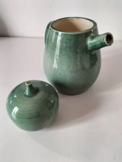 Théière en grès émaillé vert céladon – signée