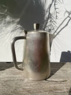 Théière en métal argenté art déco