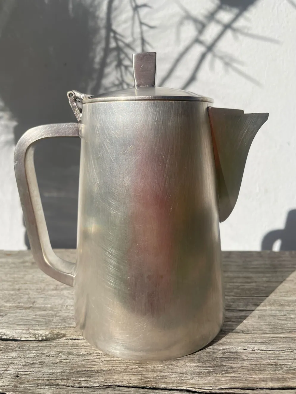 Théière en métal argenté art déco