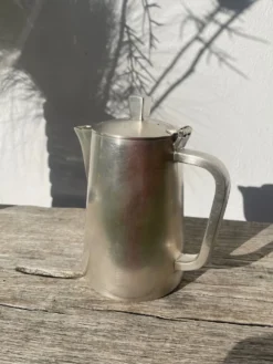 Théière en métal argenté art déco