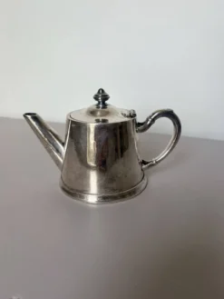 Théière en métal argenté potier vintage 240546