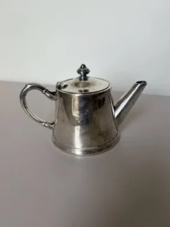 Théière en métal argenté potier vintage 240546
