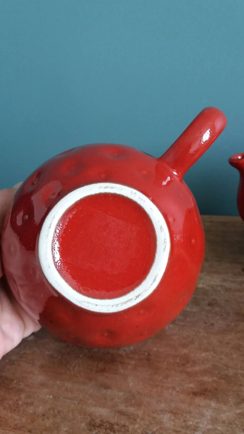 Théière et tasse en forme de fraise