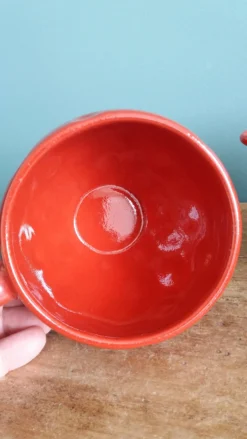 Théière et tasse en forme de fraise