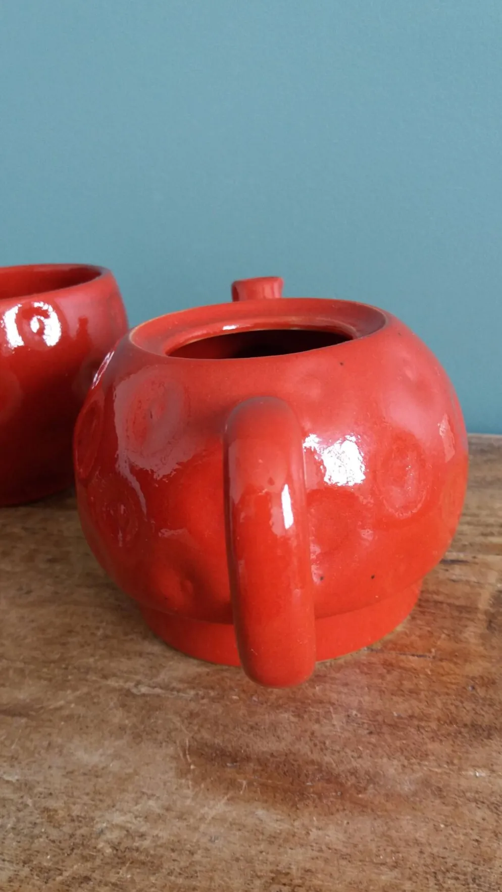 Théière et tasse en forme de fraise