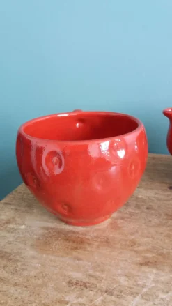 Théière et tasse en forme de fraise