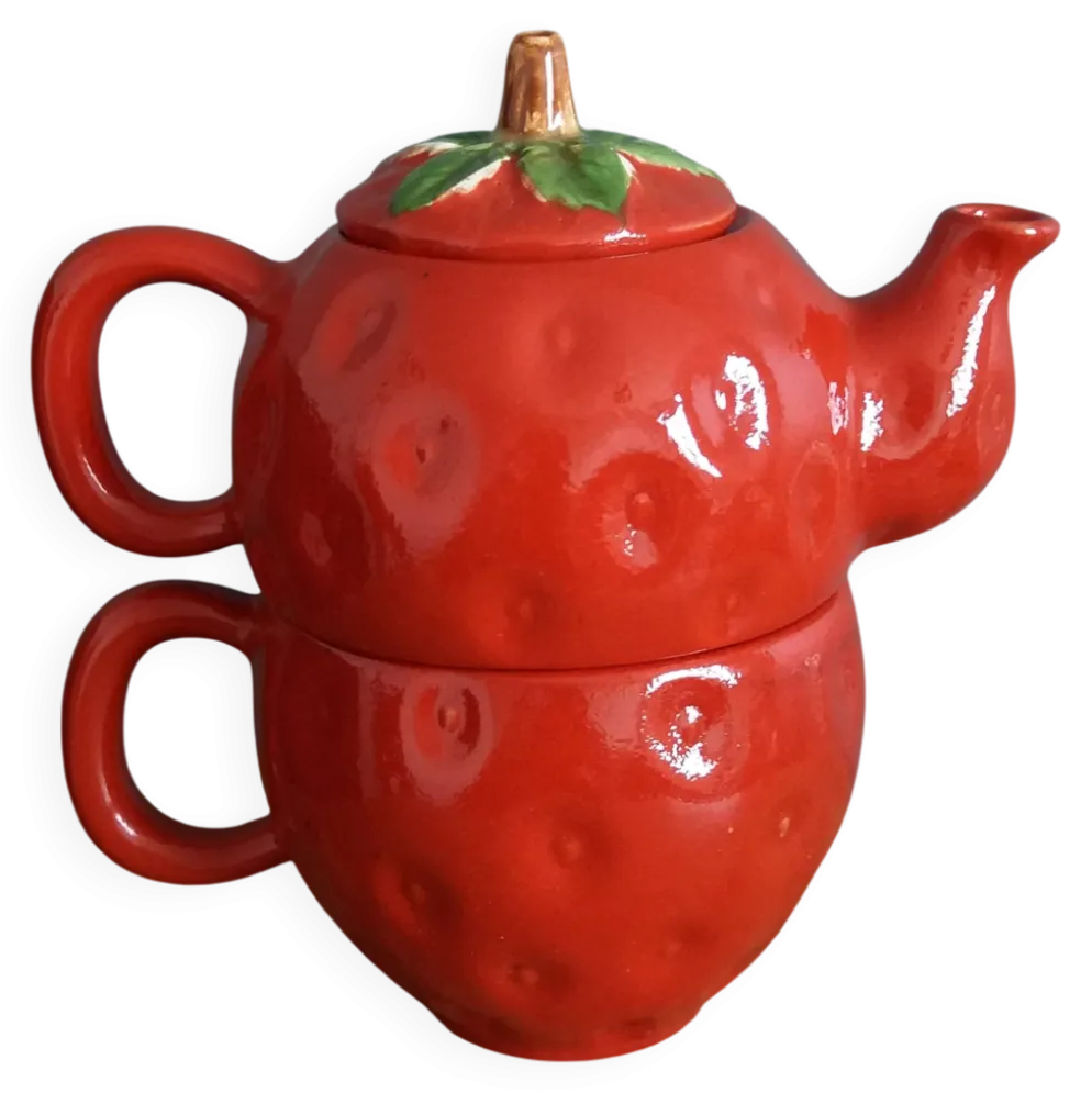 Théière et tasse en forme de fraise