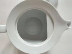 Théière graphique en porcelaine blanche design minimaliste