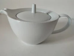 Théière graphique en porcelaine blanche design minimaliste