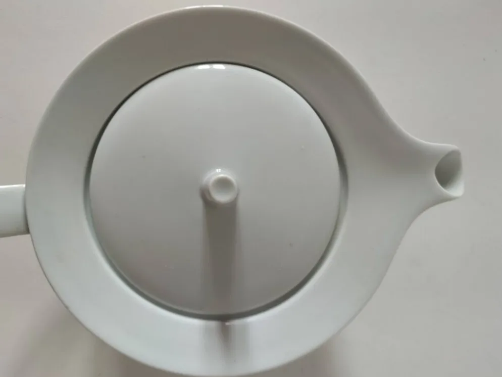 Théière graphique en porcelaine blanche design minimaliste