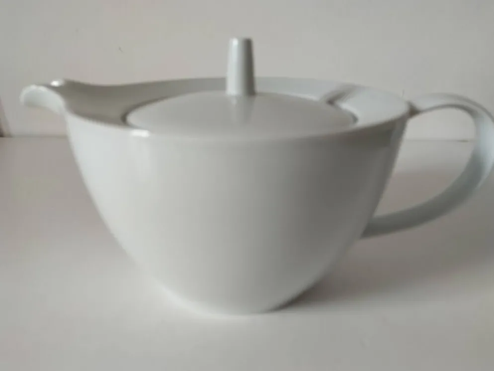 Théière graphique en porcelaine blanche design minimaliste