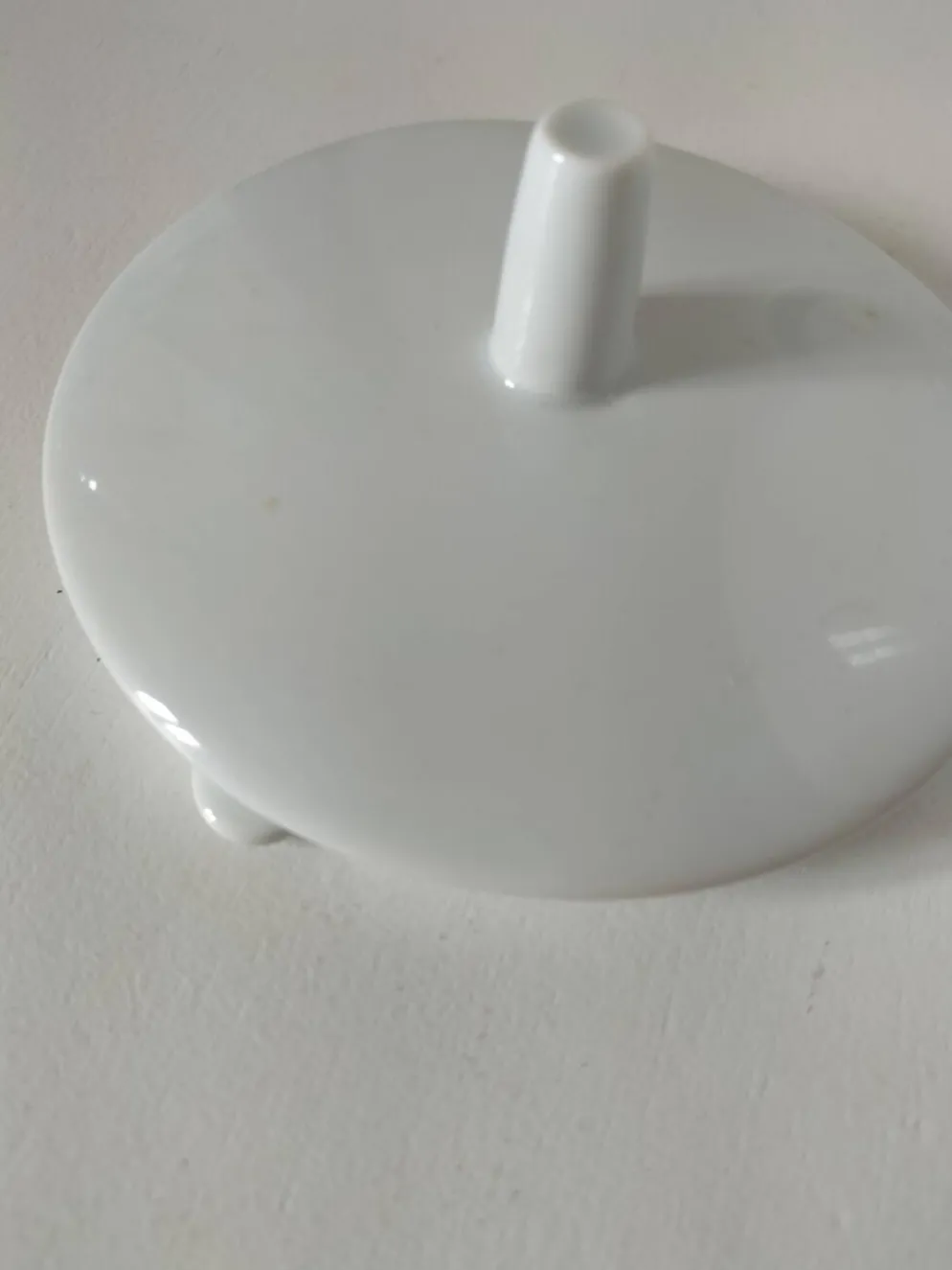 Théière graphique en porcelaine blanche design minimaliste