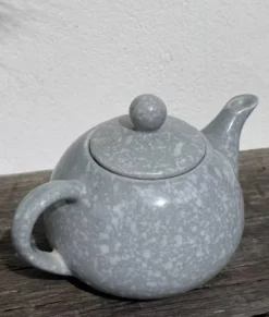 Théière 1980 grise et blanche moucheté