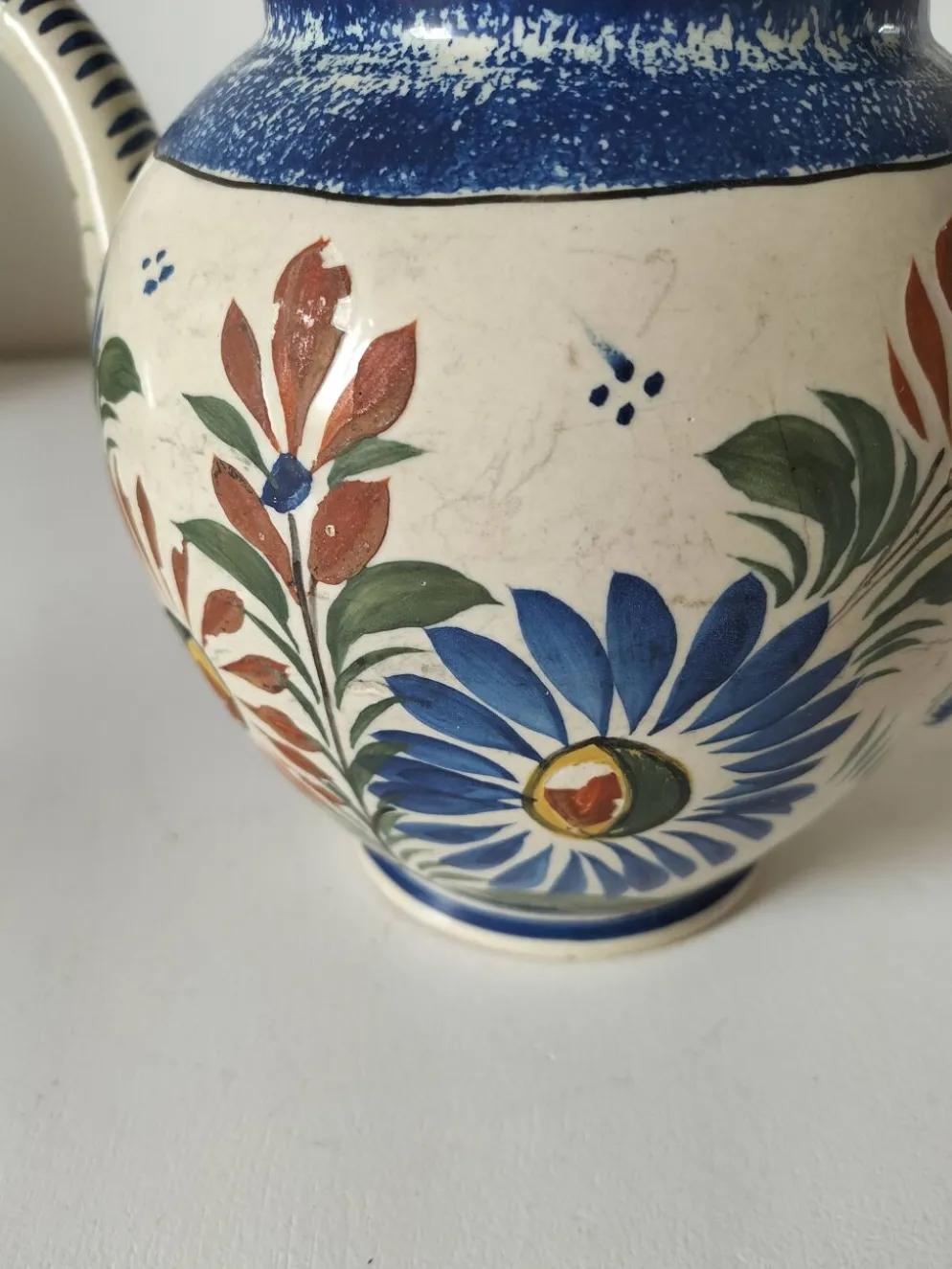 Théière Henriot Quimper – décor floral en relief