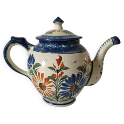 Théière Henriot Quimper – décor floral en relief