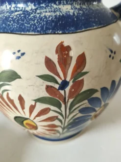 Théière Henriot Quimper – décor floral en relief