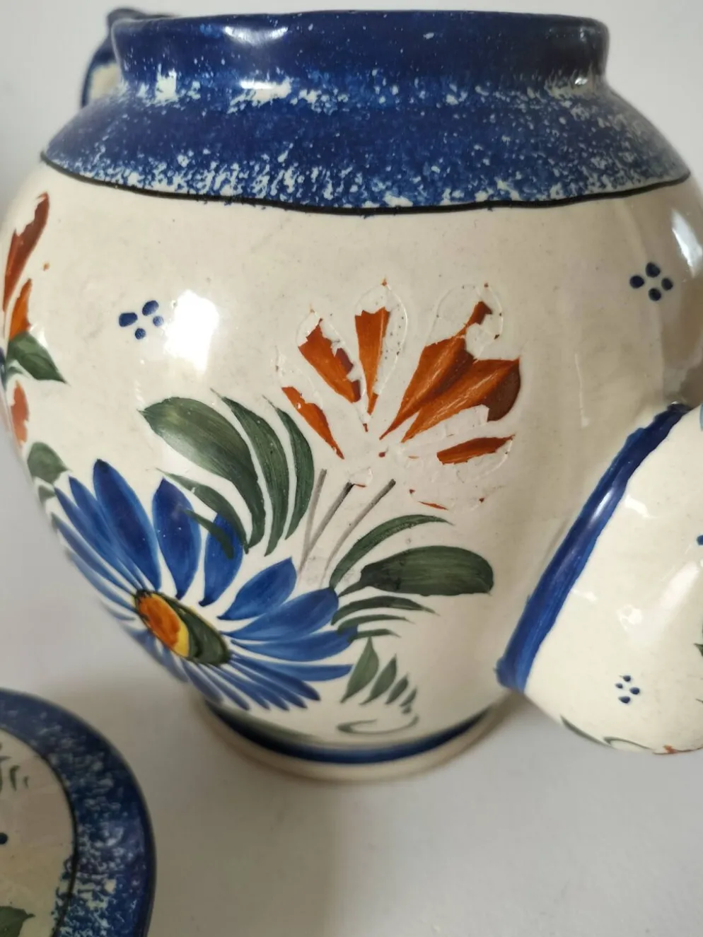 Théière Henriot Quimper – décor floral en relief