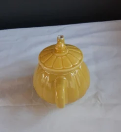 Théière jaune