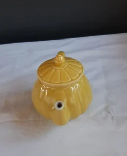 Théière jaune