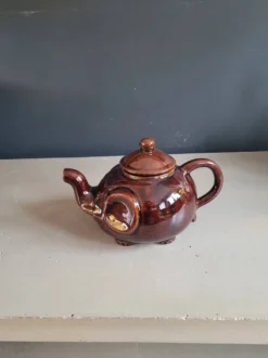 Théière éléphant en porcelaine marron