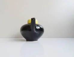 Théière noir et jaune années 1960