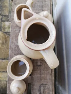 Théière, pot à lait et sucrier