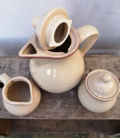 Théière, pot à lait et sucrier