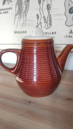 Théière à rayures vintage en grès