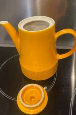 Théière vintage en céramique