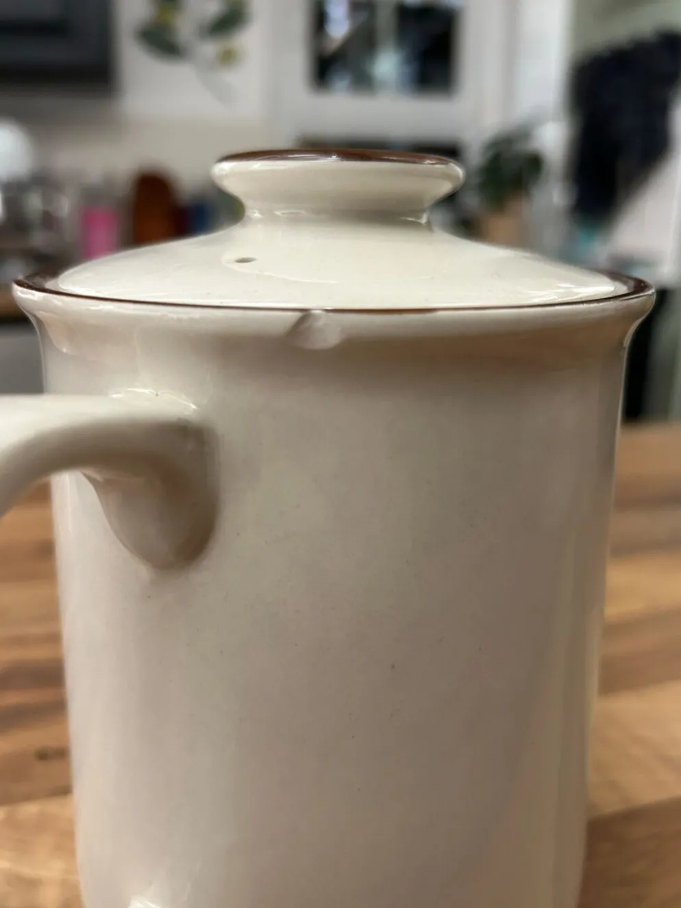 Théière vintage en grès à fleurs jaunes et blanches – années 60/70