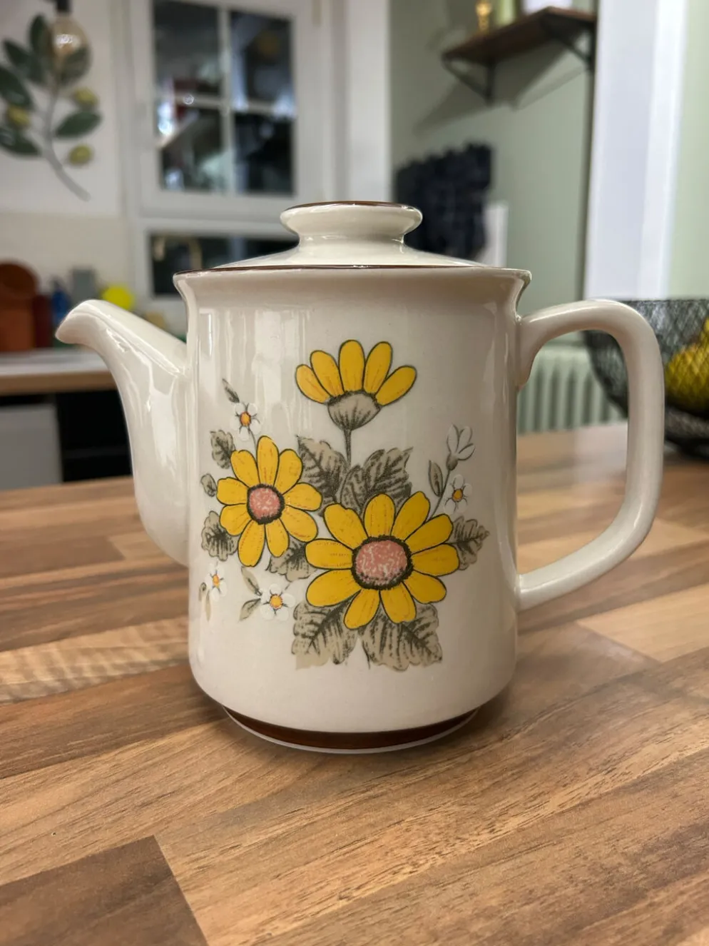 Théière vintage en grès à fleurs jaunes et blanches – années 60/70