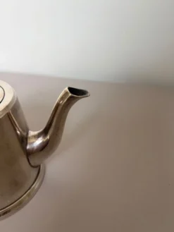 Théière vintage en métal argenté Maison Arthaud 240540