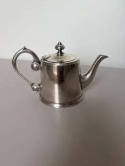 Théière vintage en métal argenté Maison Arthaud 240540