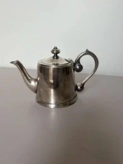 Théière vintage en métal argenté Maison Arthaud 240540