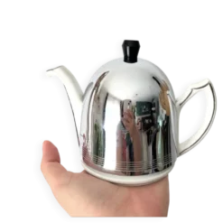 Théière vintage en porcelaine