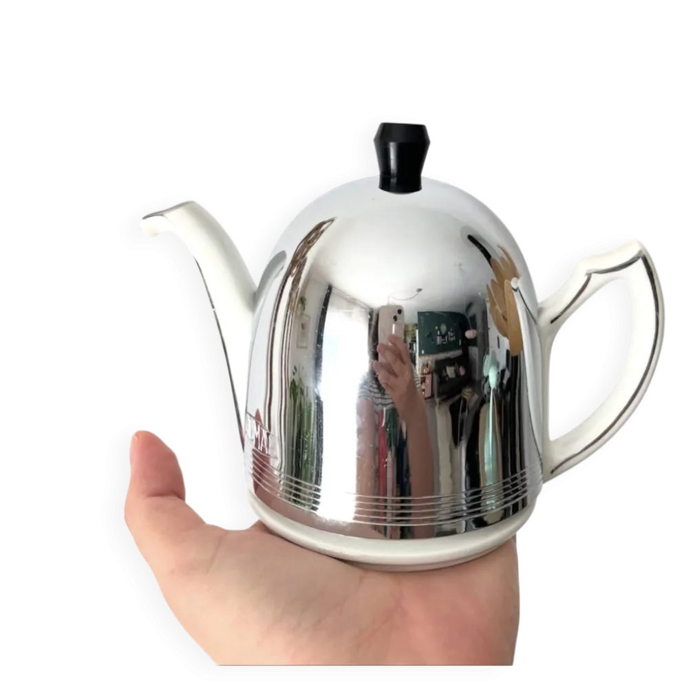Théière vintage en porcelaine