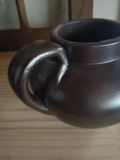 Théière vintage en terre cuite brune émaillée Jean Dubost