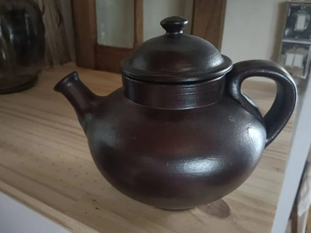 Théière vintage en terre cuite brune émaillée Jean Dubost