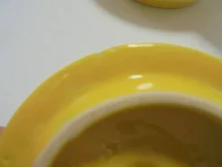 Théière vintage jaune