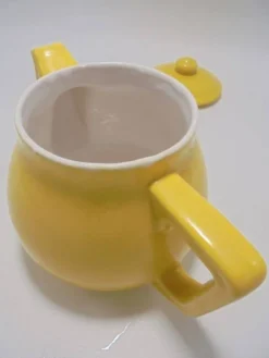 Théière vintage jaune